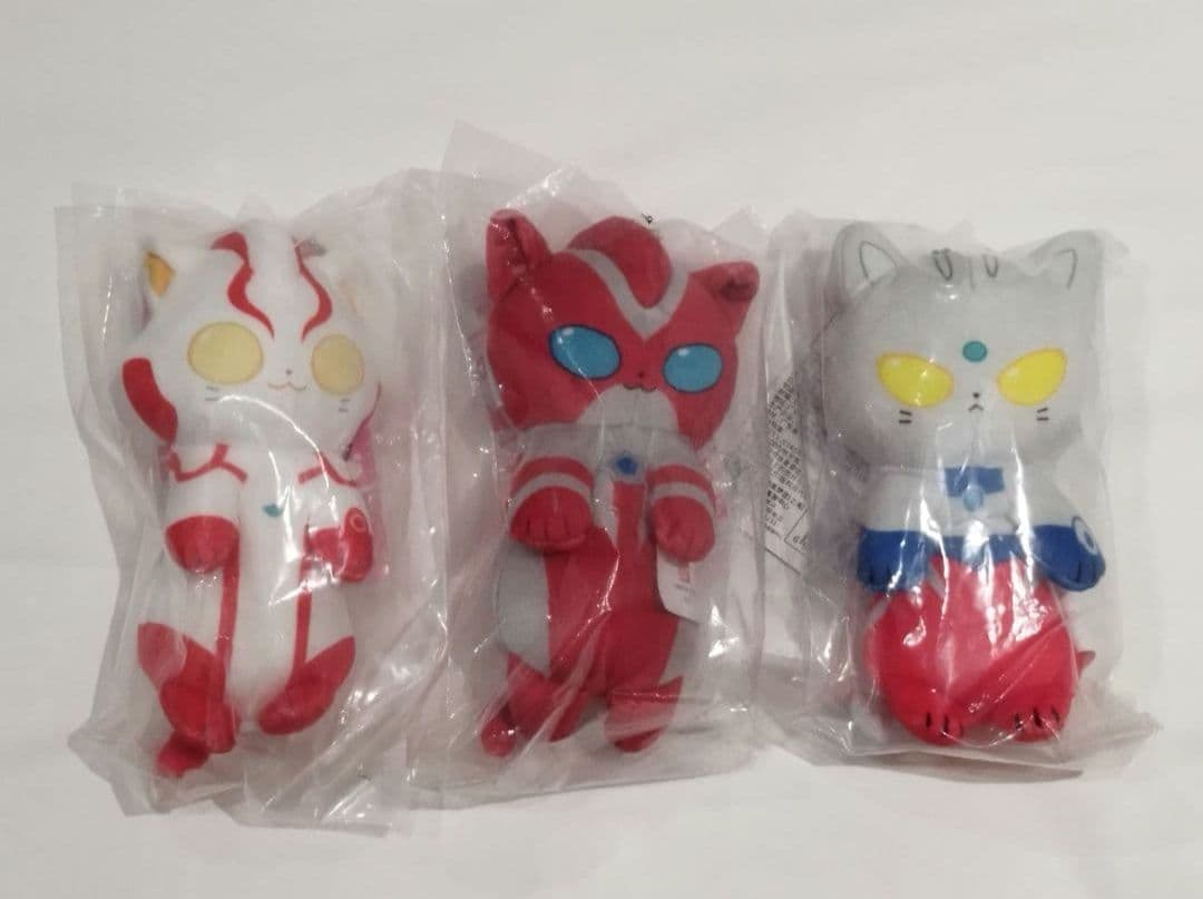 バンダイ（３種）ウルトラマン猫猫　中国限定 マスコット　ぬいぐるみ