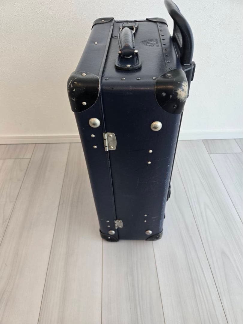 グローブトロッターGLOBE-TROTTERスーツケース　ネイビー