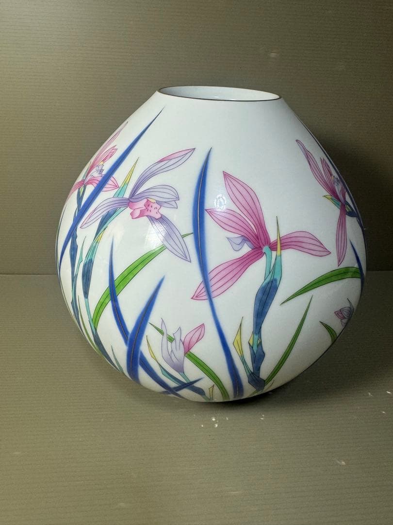 2579 香蘭社　春蘭　花瓶