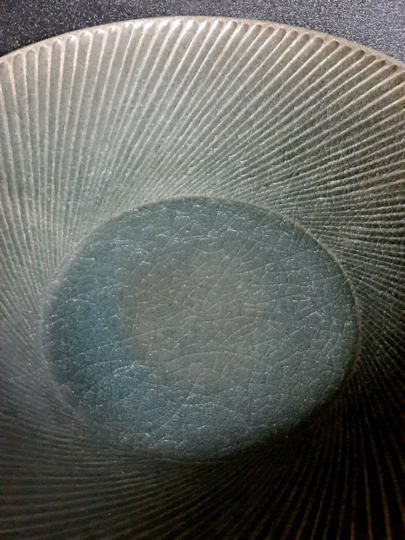 栃木那須町　八染窯【和田厚】作　青磁　鎬(しのぎ)文　35.1cm 平鉢　共箱