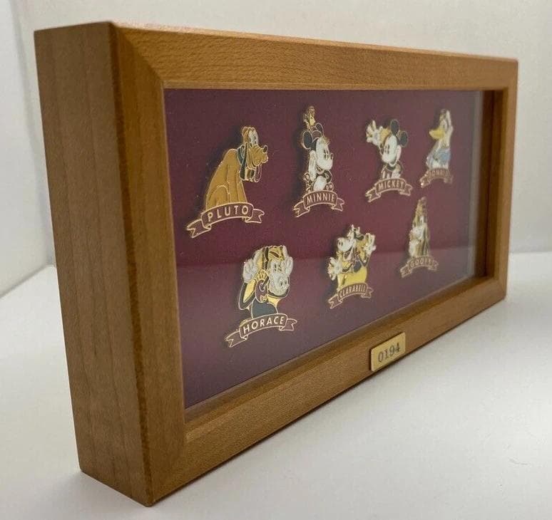 Disney ディズニー ピンバッジ 7種類 ケース入り レア 希少