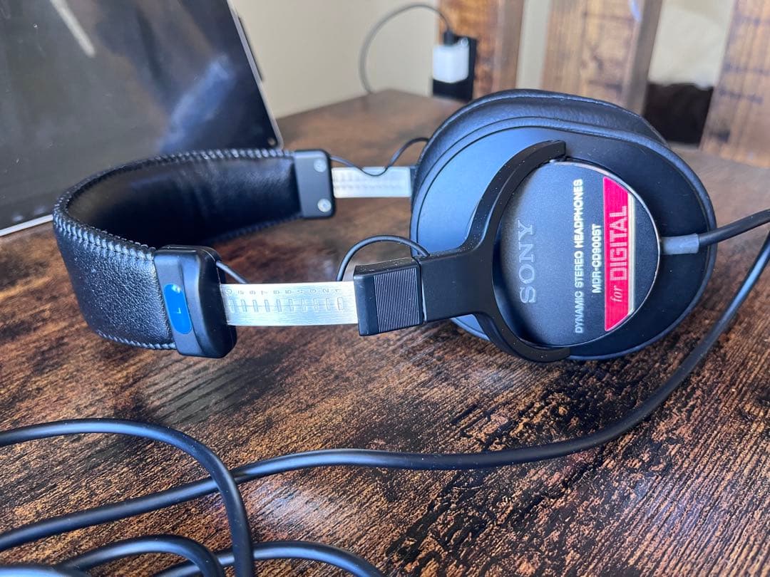 ♣️ SONY 有線 密閉型スタジオモニターヘッドホン 黒 MDR-CD900ST