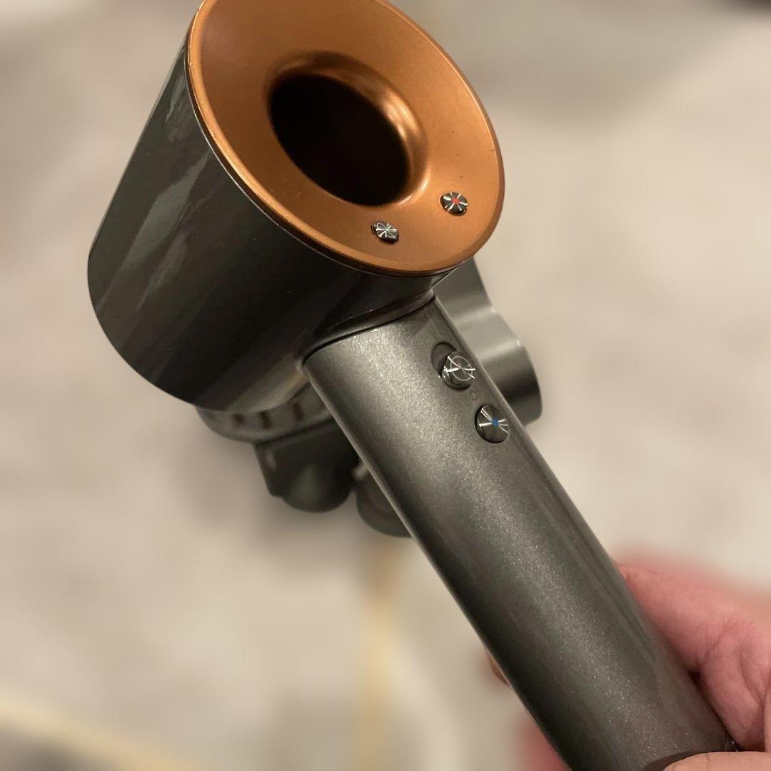 ダイソンSupersonic ドライヤー　アタッチメント3つ＋スタンド付毎日時短