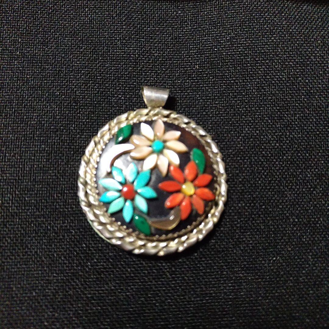 インディアンジュエリー。ズニ族。ペンダントトップ。中古品です。