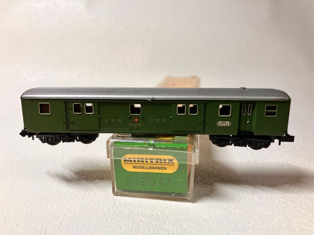 Minitrix スイスの客車　８両セット