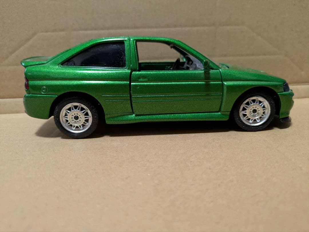 ブラーゴ　フォード・エスコート　RS　コスワース　　1/24