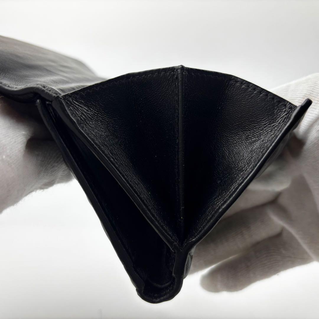 FENDIフェンディ エンボス ズッカ 三つ折り財布