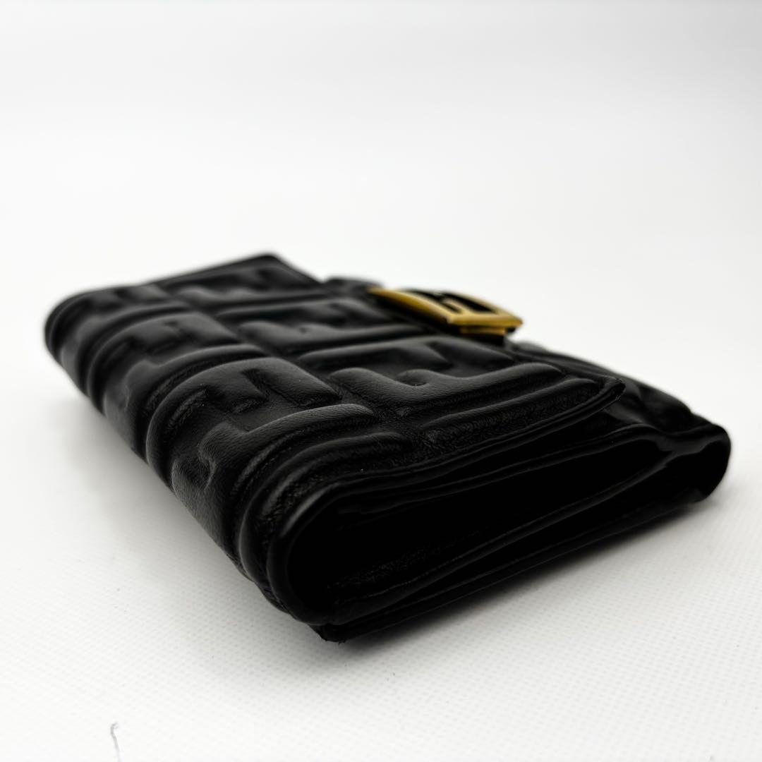 FENDIフェンディ エンボス ズッカ 三つ折り財布