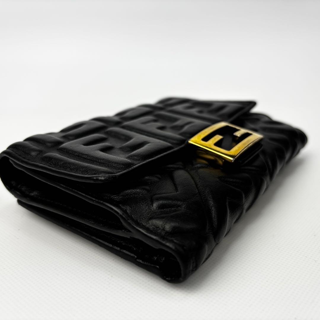 FENDIフェンディ エンボス ズッカ 三つ折り財布