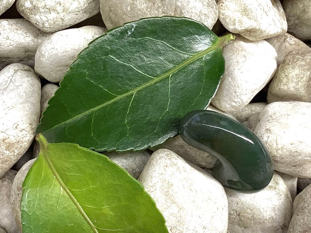 幻の碧玉‼️　出雲石勾玉*濃厚青緑色　コレクション守護石に‼️ 鑑定機関鑑別書取得品