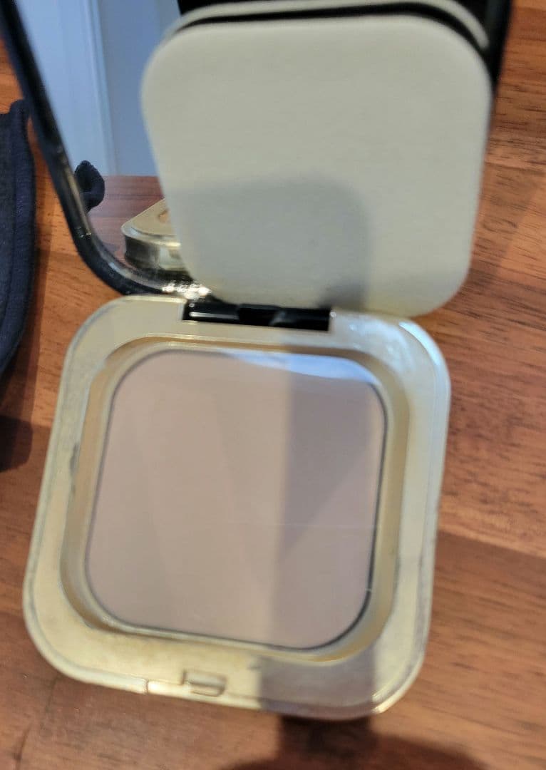 クレ・ド・ポー ボーテ 　フェイスパウダー　フェイスブラシ付き