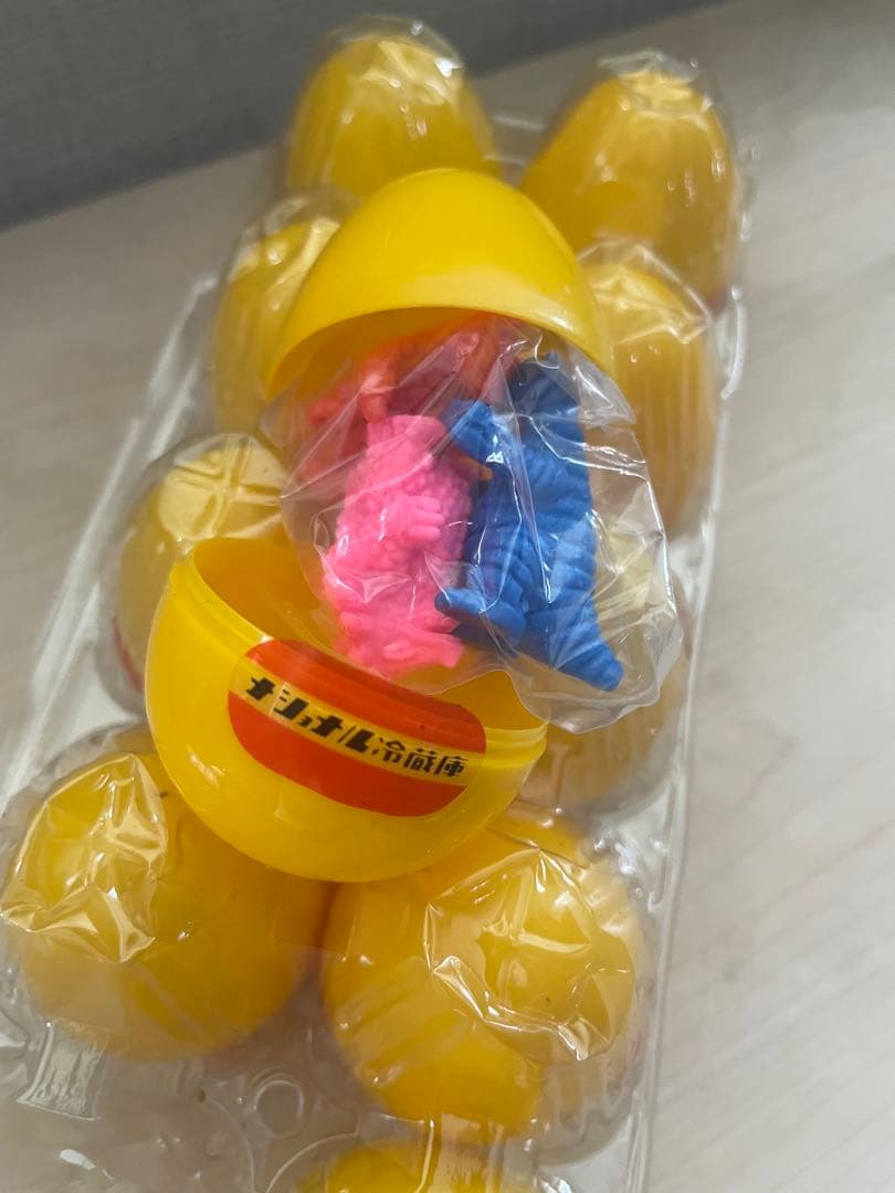 ナショナル冷蔵庫　黄色のおもちゃ入りプラスチック卵 10個セット