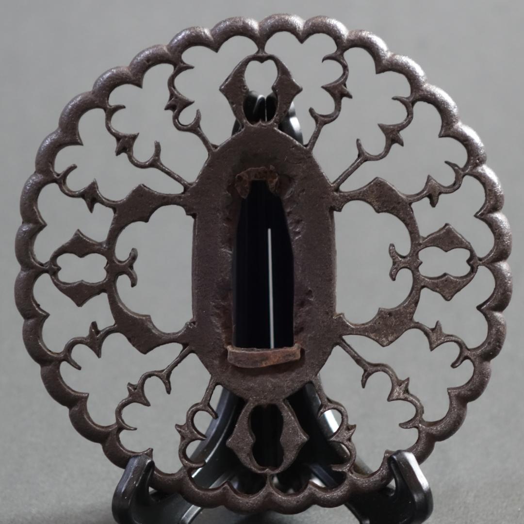 【 京透 抱茗荷雁金透鍔 】(鍔箱・布団付き) 鍔 鐔 刀装具 武具 骨董