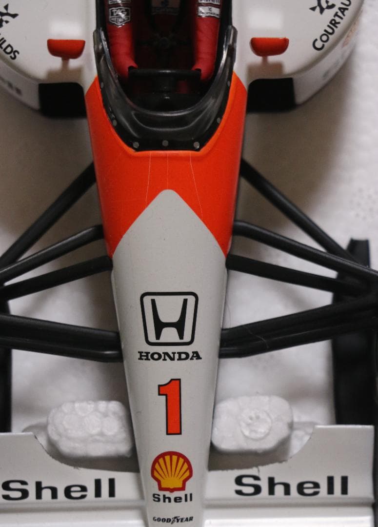 ビックスケール１／1８マクラーレン・ホンダMP4／6　セナ・コレクション　中古品