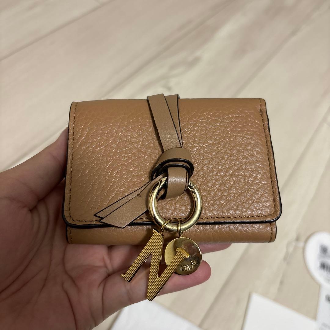 新品未使用　美品　Chloé ブラウン 三つ折り財布　アルファベット　N