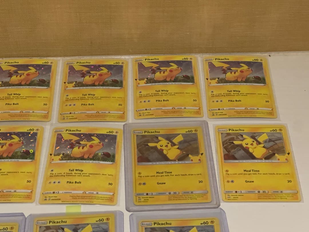 ポケモンカード 海外 ピカチュウ ホロ 25周年 プロモ 英語　ホロ