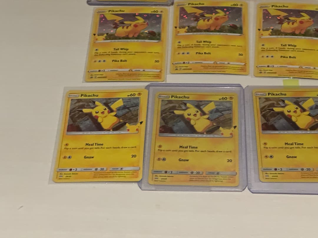 ポケモンカード 海外 ピカチュウ ホロ 25周年 プロモ 英語　ホロ