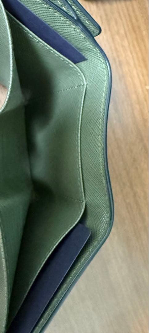 ラッセーラサフィアーノトライアングル財布