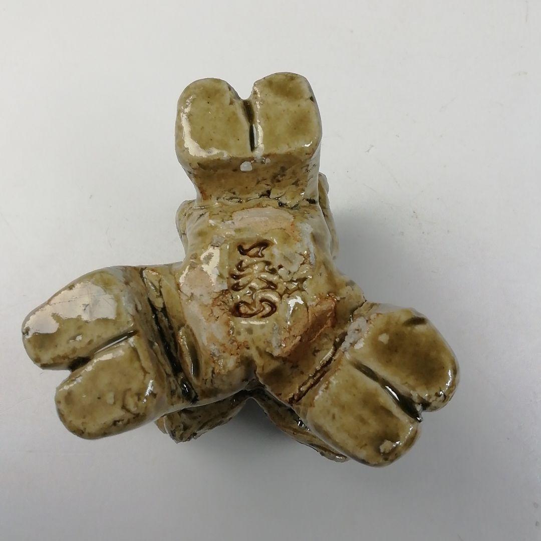 Ｔ６７５　蓋置　『伊羅保　三猿蓋置』『信楽焼』『奥田英山 造』　共箱　茶道具