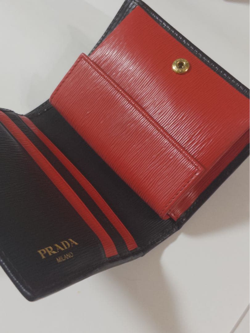 値下げ⭕️PRADA 二つ折り財布 ブラック