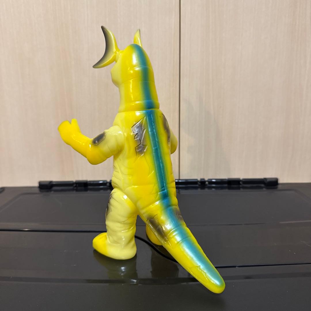 怪獣郷　エレキング　再生　蓄光