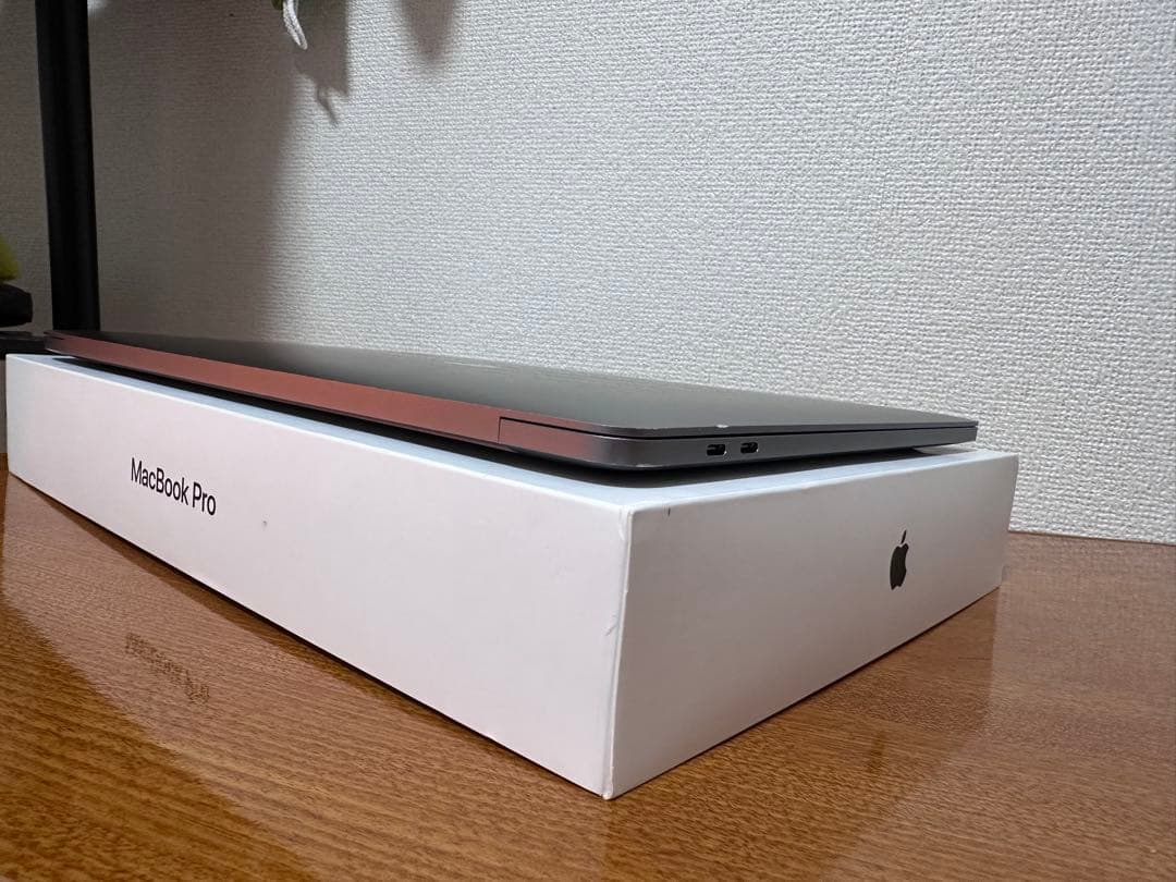 Macbook Pro 15インチ 2018 i7 512GB