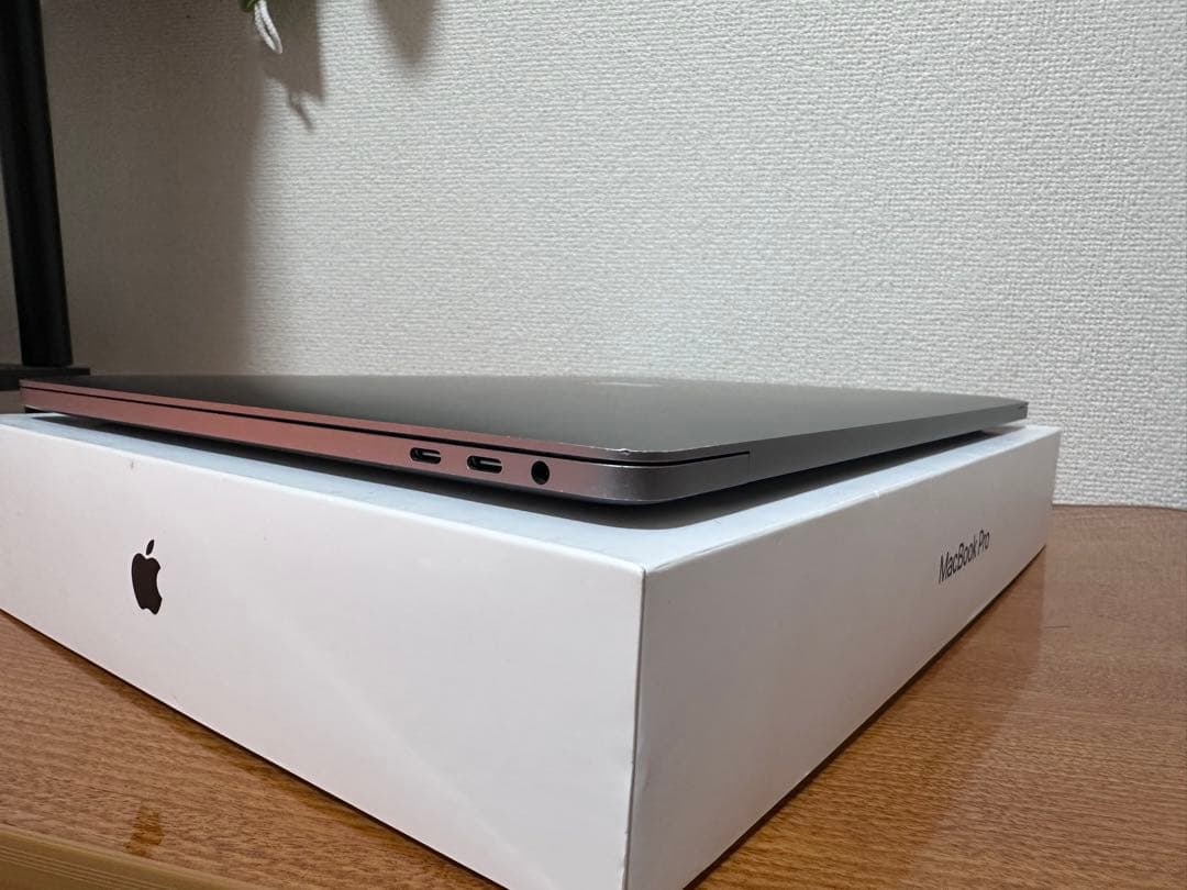 Macbook Pro 15インチ 2018 i7 512GB