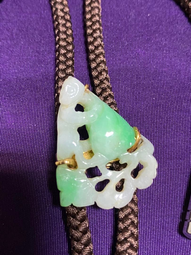 18金と翡翠のループタイ