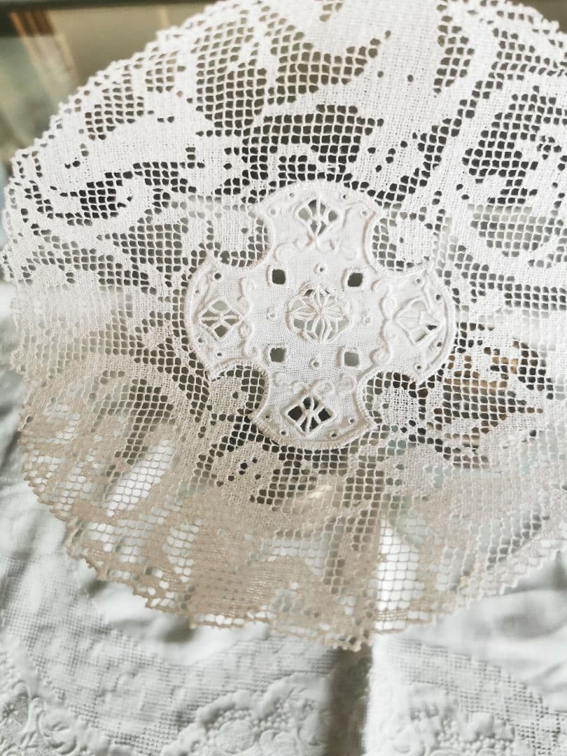 アンティークイタリア 女神と犬のフィレレース レティセラプント刺繍リネンドイリー