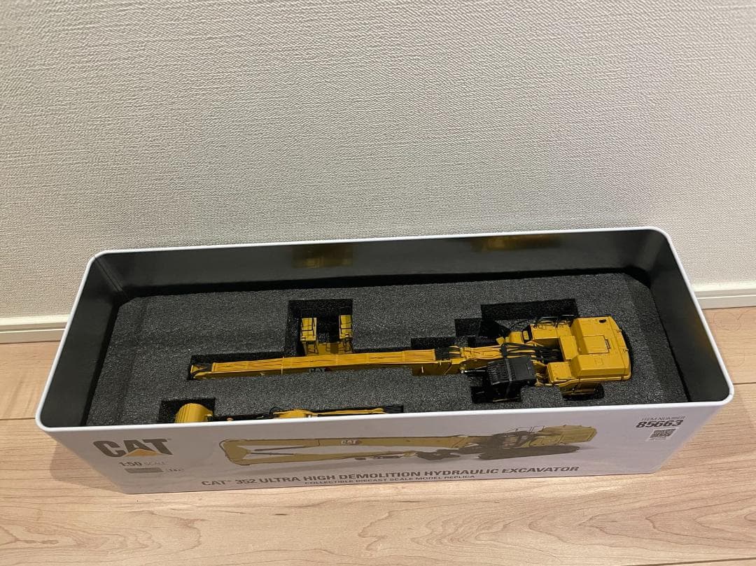 ミニカー 604-008 DM 1/50 CAT 352 UHD 85663