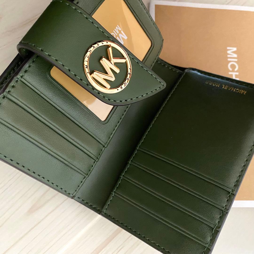 新品 MICHAEL KORS 折り財布　アマゾングリーン 二つ折り財布