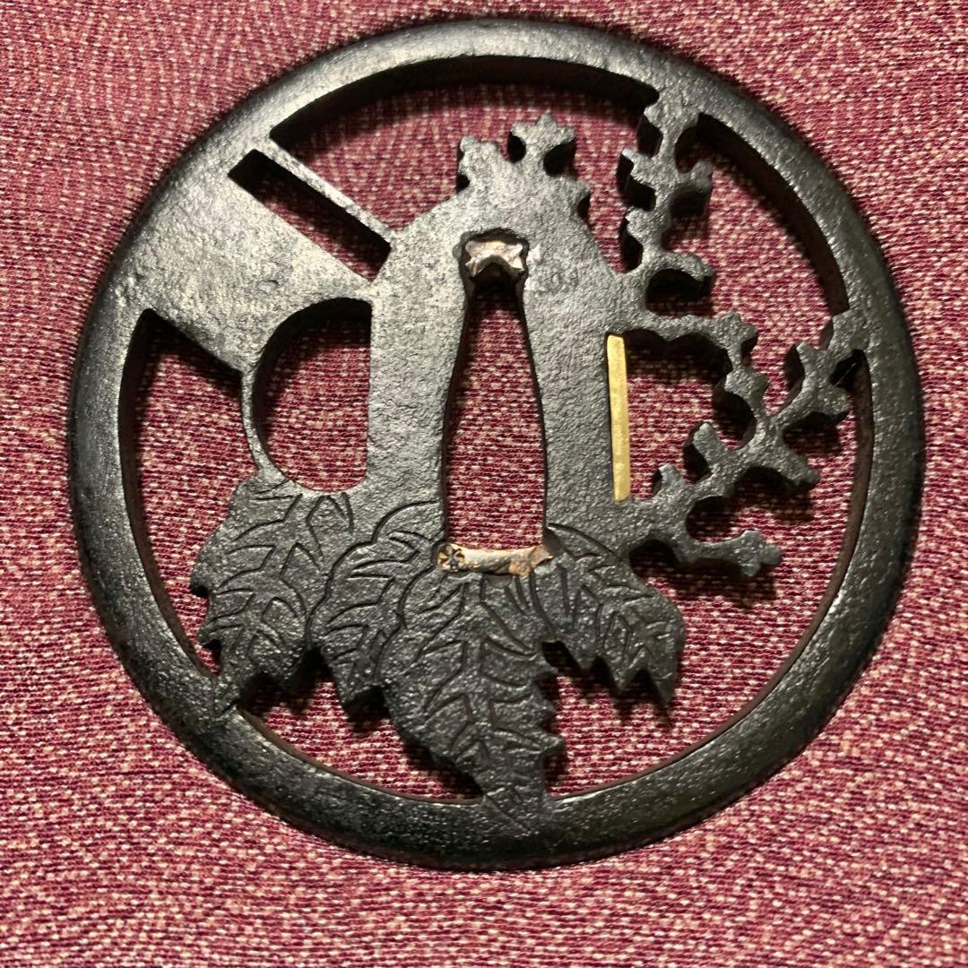 小道具優品　『引き両に桐の図』鉄鐔　透かし鐔 日本刀