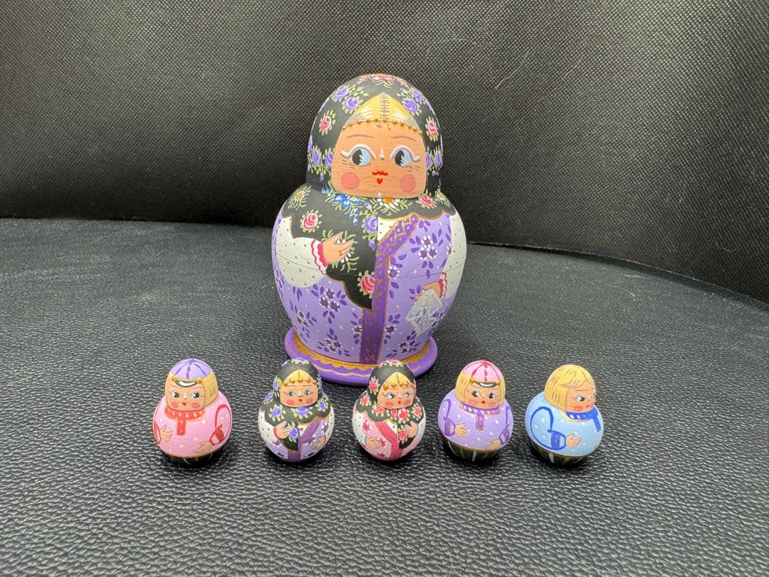 新品　ロシア　オリガ　ミッチィナ、マトリョーシカ。やや小さなタイプ。紫ボディ。