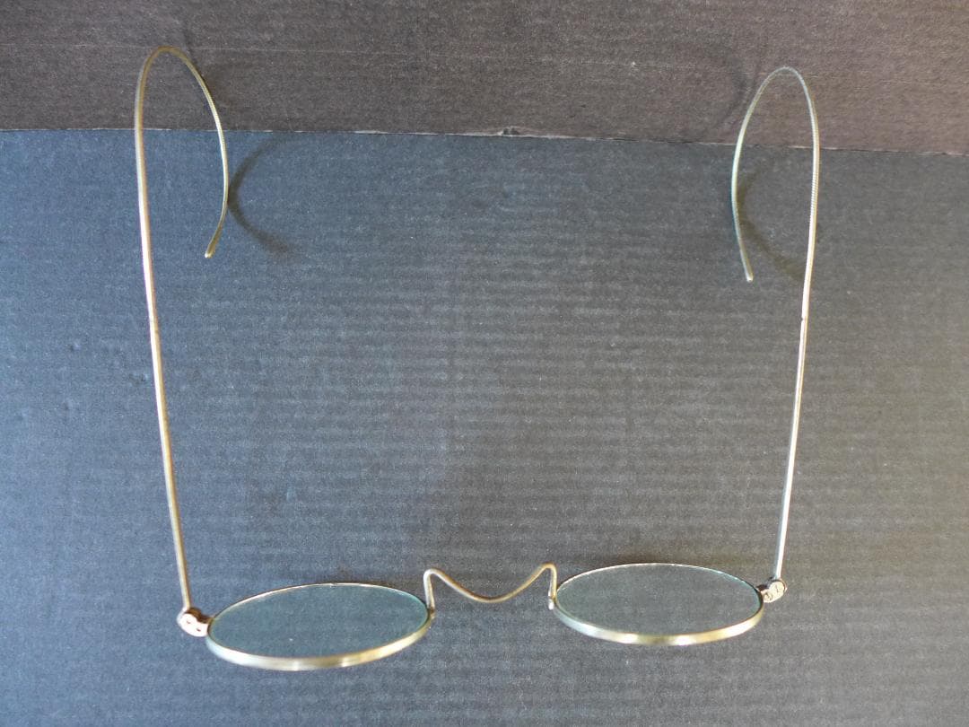 時代物　アンティークメガネ　金属フレーム　楕円形状眼鏡　軍人メガネ？　レトロ