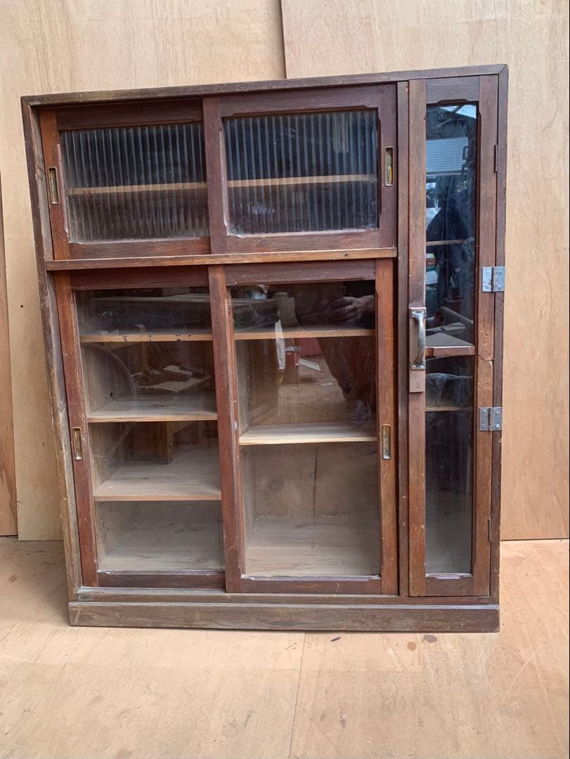 パブリカ　古い木全面ガラス収納陳列棚モールガラス戸　古家具