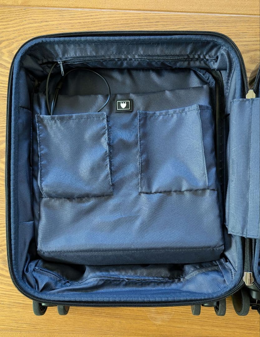 BERMAS☆インターシティ　ロッカー　機内持ち込み　22L