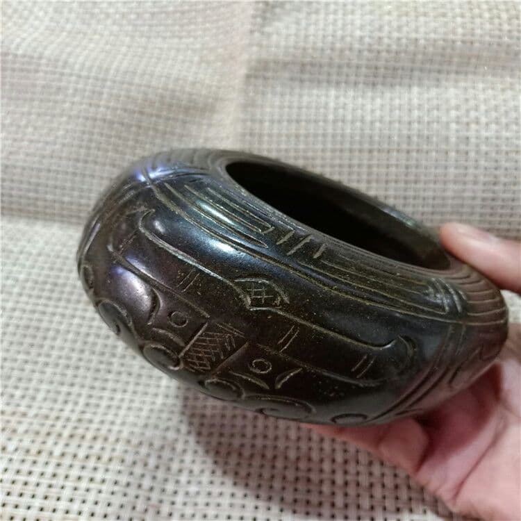 古い工芸品の鉄の石の彫刻や花の筆洗や古遊びの文壇用品