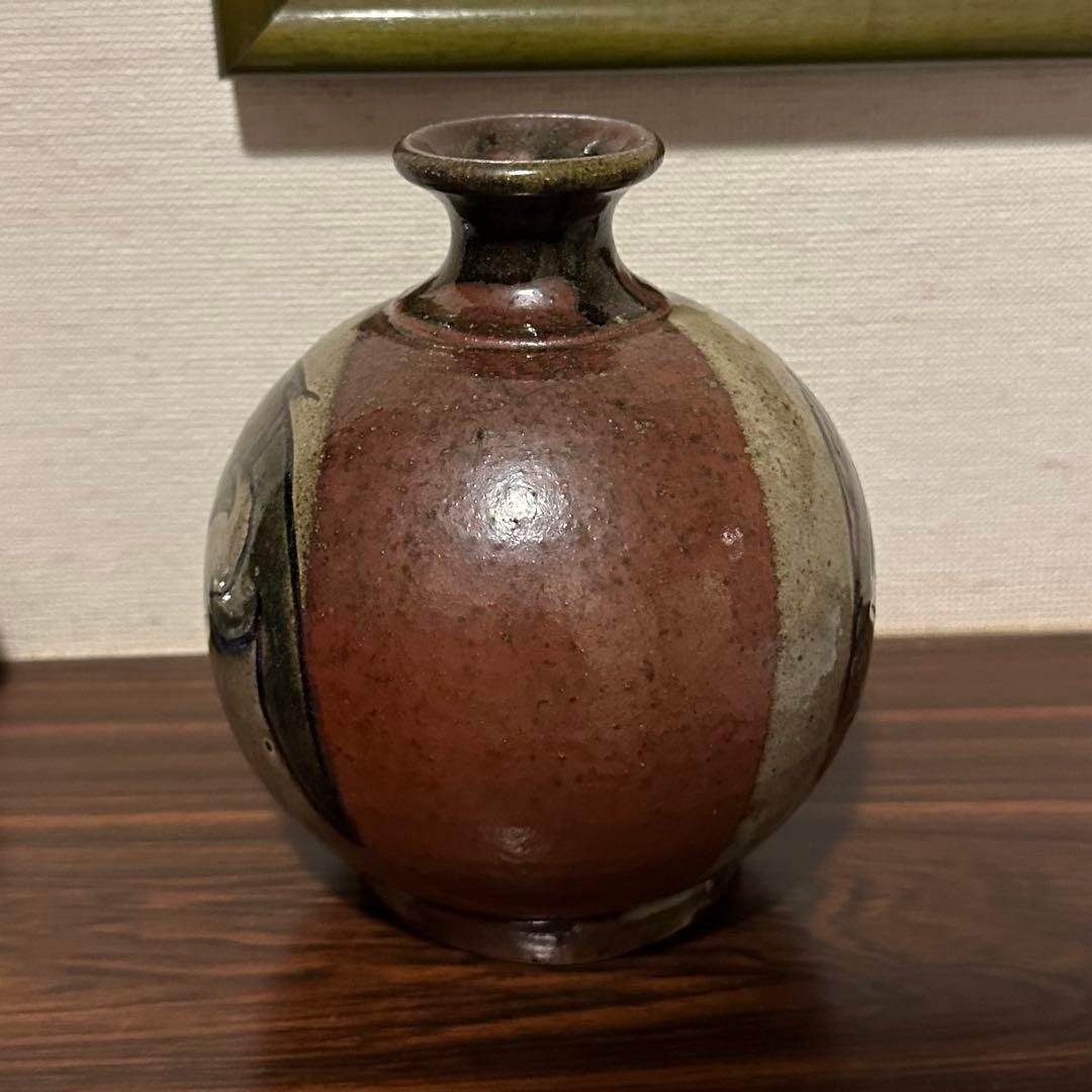 宮城須美子作　線彫魚紋　壺