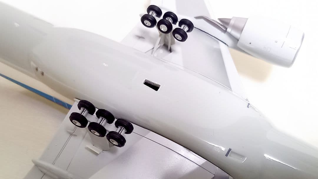 全日空商事 1/200 NH20077 ANA B777-200 JA714A