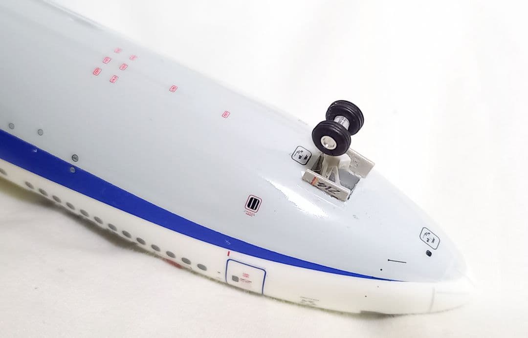 全日空商事 1/200 NH20077 ANA B777-200 JA714A