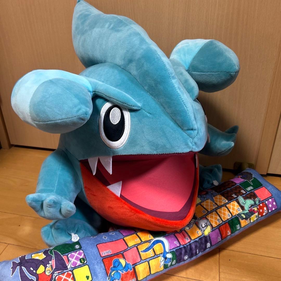 プレミアムバンダイ　ポケモン　フカマル　PCクッションぬいぐるみ