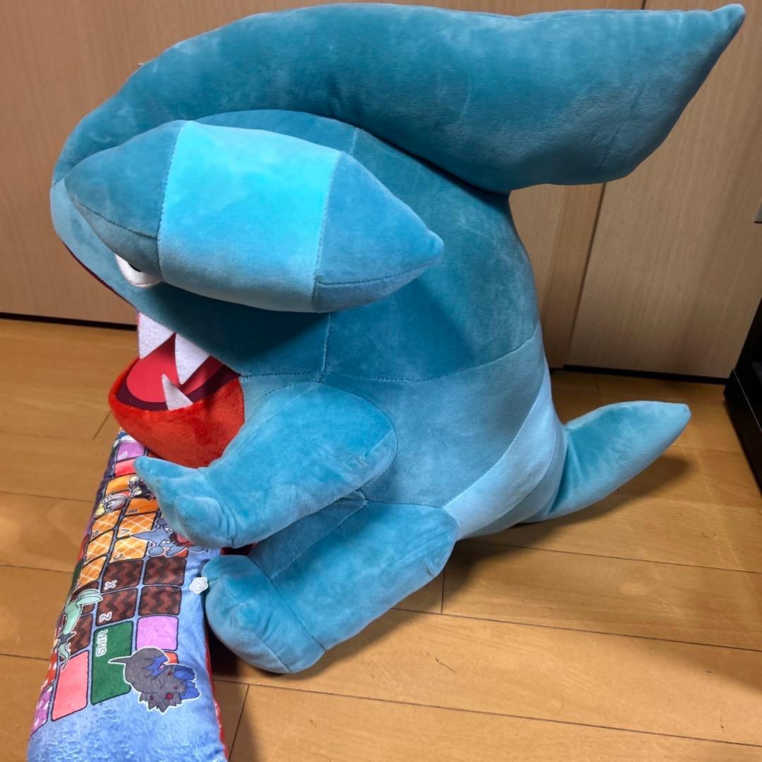 プレミアムバンダイ　ポケモン　フカマル　PCクッションぬいぐるみ