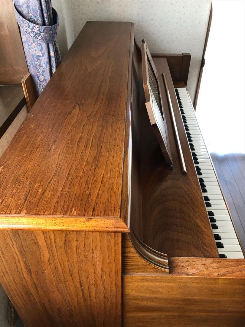 アメリカ製　アップライトピアノ　EVERETT エヴェレット　現状渡し　椅子付き