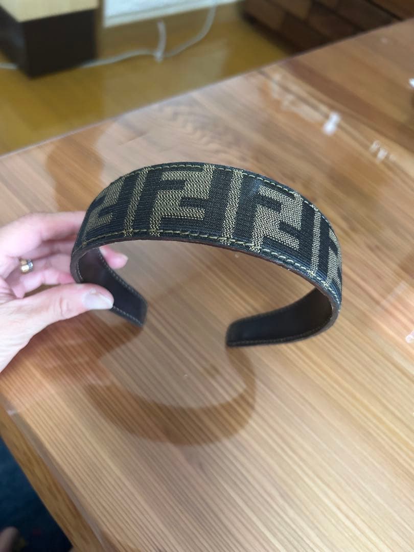 FENDIカチューシャ