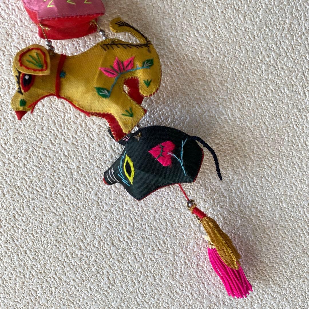 吊るし十二支 サテン古刺繍 壁飾り 笑福護符 ゾディアック魔除 中国製ビンテージ
