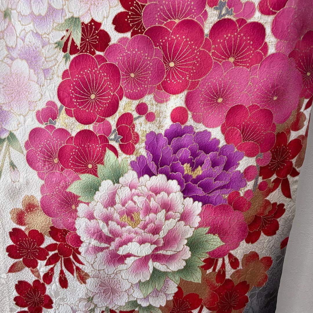 超美品　正絹　現代振袖　成人式　着物168 黒　刺繍　黒　白　赤　ピンク　黒