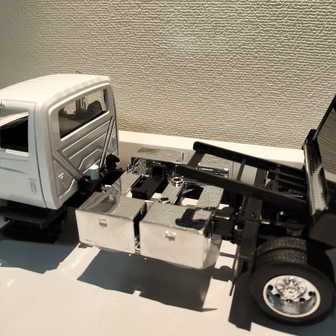 1/24 ミニカー インターナショナル 積載車 レッカー車 ホワイト