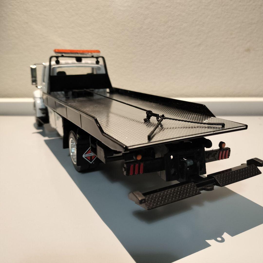 1/24 ミニカー インターナショナル 積載車 レッカー車 ホワイト