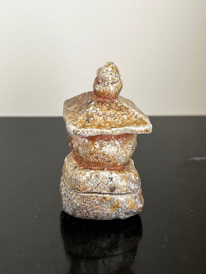 岸野寛　伊賀焼〆香合　京都思文閣個展　共箱　五輪塔　茶道　茶道具　陶芸