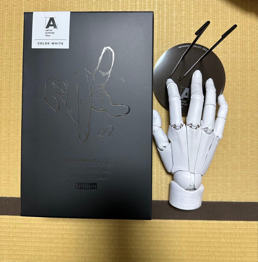 コトブキヤ　ハンドモデル　ホワイト　右